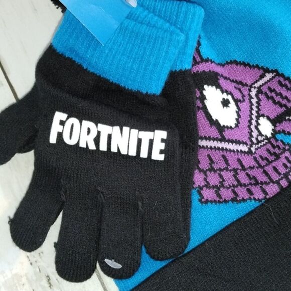 Big Boy Winter Boots&  Fortnight Hat & Gloves Set Size 4 - Picture 5 of 7